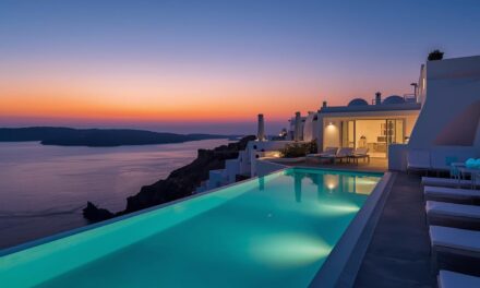 Τα καλύτερα boutique ξενοδοχεία στη Σαντορίνη για το 2025