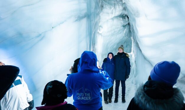 Περπάτημα σε Στοά Πάγου: Ταξίδι στο «Μπλε» της Ανταρκτικής