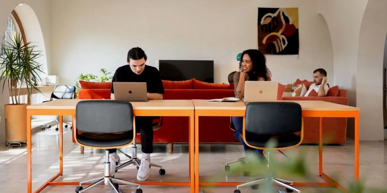 Outsite: Coliving και coworking για digital nomads — πώς λειτουργεί και τι να προσέξετε