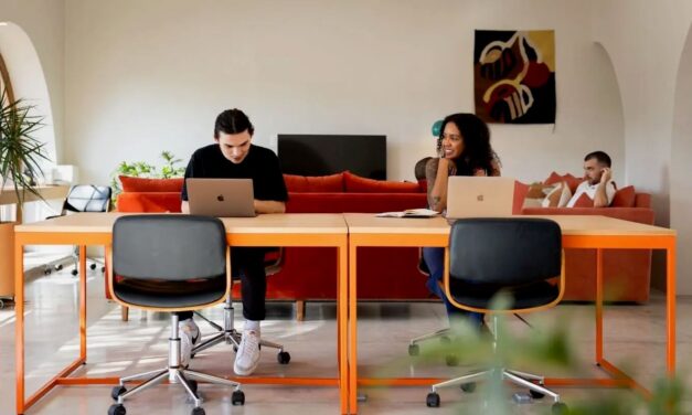 Outsite: Coliving και coworking για digital nomads — πώς λειτουργεί και τι να προσέξετε